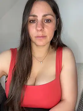 Snapshot of Loella-Rose chatting on May 18, 2026, 7:47 am Loella-Rose online show from May 18, 2026, 7:47 am