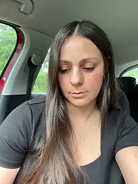Snapshot of Loella-Rose chatting on June 4, 2026, 12:33 pm Loella-Rose online show from June 4, 2026, 12:33 pm