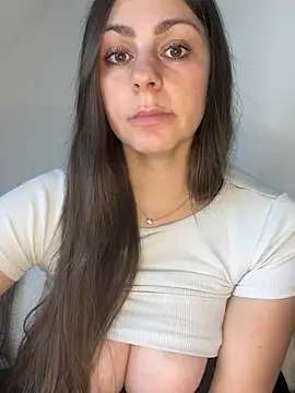 Snapshot of Loella-Rose chatting on June 14, 2026, 11:01 am Loella-Rose online show from June 14, 2026, 11:01 am