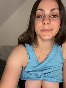 Loella-Rose online show from July 19, 2026, 1:53 am