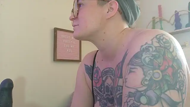 quinnmariexo online show from March 10, 2026, 7:19 pm