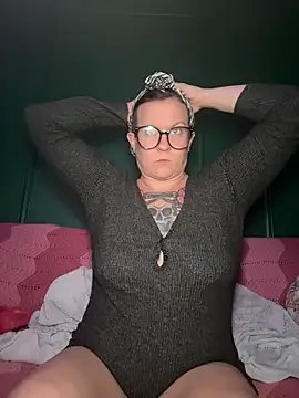 quinnmariexo online show from April 29, 2026, 12:05 am