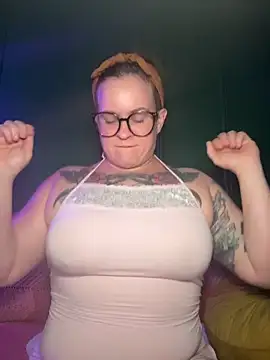 quinnmariexo online show from June 7, 2026, 4:05 am