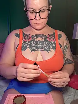 quinnmariexo online show from June 8, 2026, 3:45 pm