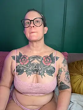 quinnmariexo online show from June 9, 2026, 5:24 pm