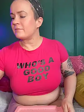 quinnmariexo online show from June 15, 2026, 4:09 pm