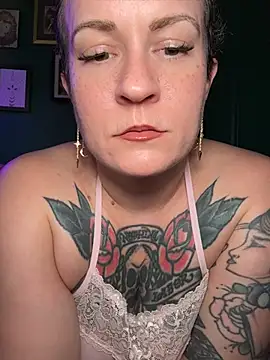 quinnmariexo online show from July 28, 2026, 8:23 pm