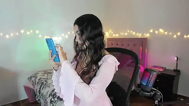 Snapshot of youpinkgirl_ chatting on December 15, 2025, 10:03 pm youpinkgirl online show from December 15, 2025, 10:03 pm