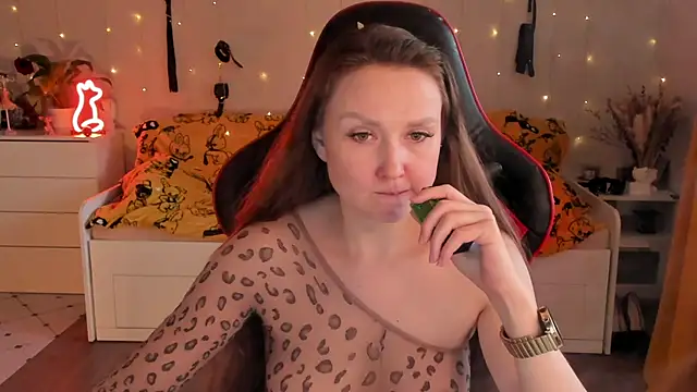 desperatehousewife   online show from September 14, 2025, 2:38 pm