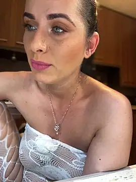 Snapshot of Hotmomcheckk_ chatting on January 3, 2025, 4:55 am Hotmomcheckk online show from January 3, 2025, 4:55 am