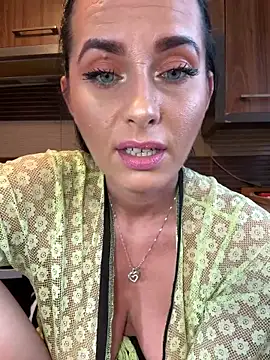 Snapshot of Hotmomcheckk_ chatting on March 1, 2025, 12:01 pm Hotmomcheckk online show from March 1, 2025, 12:01 pm