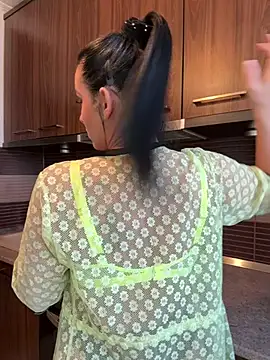 Snapshot of Hotmomcheckk_ chatting on March 10, 2025, 9:43 am Hotmomcheckk online show from March 10, 2025, 9:43 am