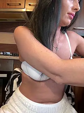 Snapshot of Hotmomcheckk_ chatting on March 15, 2025, 10:13 am Hotmomcheckk online show from March 15, 2025, 10:13 am