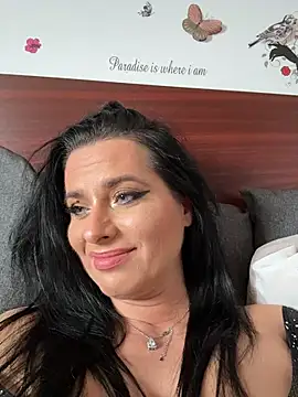 Hotmomcheckk  online show from January 19, 2026, 11:47 am