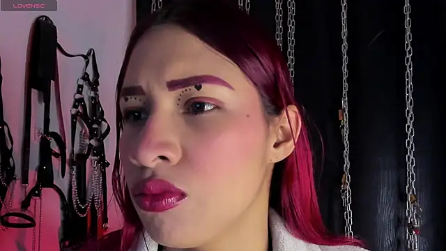 Snapshot of charrlotte_quinn chatting on May 6, 2026, 12:43 pm charrlotte quinn online show from May 6, 2026, 12:43 pm