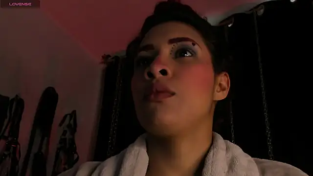 Snapshot of charrlotte_quinn chatting on May 12, 2026, 12:35 pm charrlotte quinn online show from May 12, 2026, 12:35 pm