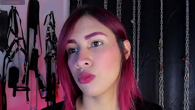 Snapshot of charrlotte_quinn chatting on May 24, 2026, 4:34 pm charrlotte quinn online show from May 24, 2026, 4:34 pm