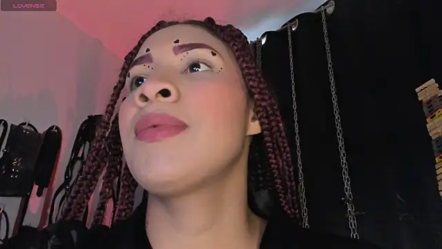 Snapshot of charrlotte_quinn chatting on July 16, 2026, 12:33 pm charrlotte quinn online show from July 16, 2026, 12:33 pm