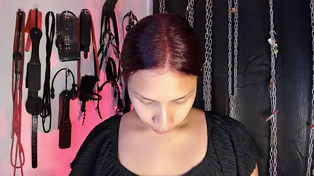 Snapshot of charrlotte_quinn chatting on July 31, 2026, 3:22 pm charrlotte quinn online show from July 31, 2026, 3:22 pm