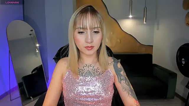 Snapshot of MollySundersX chatting on May 13, 2026, 8:27 pm MollySundersX online show from May 13, 2026, 8:27 pm