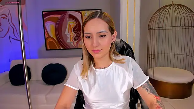 Snapshot of MollySundersX chatting on June 16, 2026, 8:00 pm MollySundersX online show from June 16, 2026, 8:00 pm