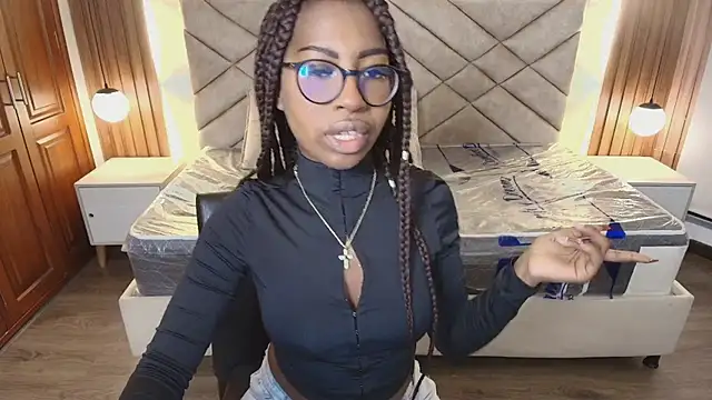 Snapshot of Raquel_jones chatting on June 29, 2026, 12:05 pm Raquel jones online show from June 29, 2026, 12:05 pm