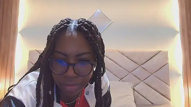 Snapshot of Raquel_jones chatting on August 4, 2026, 1:46 pm Raquel jones online show from August 4, 2026, 1:46 pm
