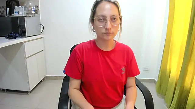 Snapshot of Adele_johnsonn1 chatting on December 27, 2024, 6:20 pm Adele johnsonn1 online show from December 27, 2024, 6:20 pm