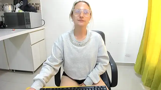 Snapshot of Adele_johnsonn1 chatting on March 13, 2025, 5:50 pm Adele johnsonn1 online show from March 13, 2025, 5:50 pm