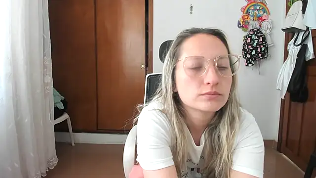 Snapshot of Adele_johnsonn1 chatting on October 9, 2025, 2:59 pm Adele johnsonn1 online show from October 9, 2025, 2:59 pm