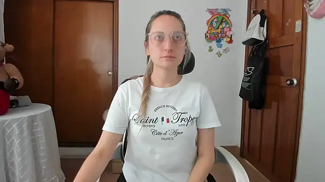 Snapshot of Adele_johnsonn1 chatting on June 12, 2026, 2:49 pm Adele johnsonn1 online show from June 12, 2026, 2:49 pm