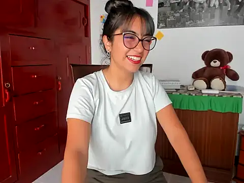 Snapshot of Isabellaa22_1 chatting on December 4, 2024, 5:00 pm Isabellaa22 1 online show from December 4, 2024, 5:00 pm