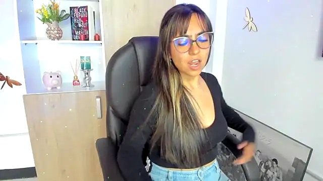 Snapshot of Isabellaa22_1 chatting on February 17, 2025, 2:37 pm Isabellaa22 1 online show from February 17, 2025, 2:37 pm