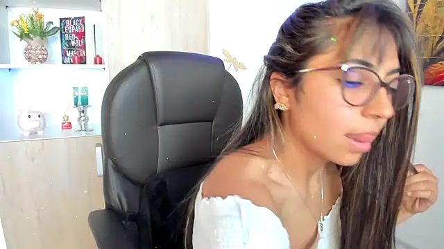 Snapshot of Isabellaa22_1 chatting on February 18, 2025, 6:58 pm Isabellaa22 1 online show from February 18, 2025, 6:58 pm