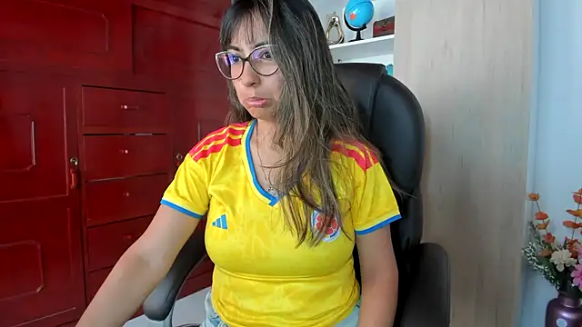 Isabellaa22 1 online show from June 23, 2026, 6:50 pm