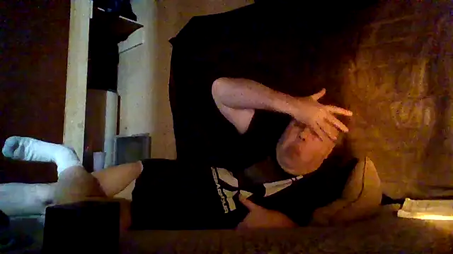 Nightshade7712 online show from October 27, 2025, 5:06 pm