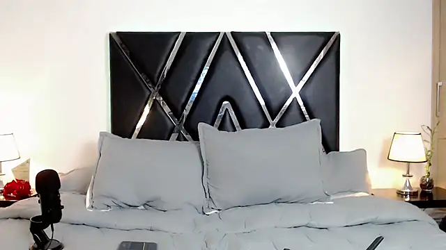 Snapshot of AnikaDragun chatting on March 9, 2025, 5:00 am AnikaDragun online show from March 9, 2025, 5:00 am