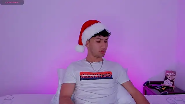 Snapshot of Valerio_James7 chatting on December 7, 2024, 6:26 pm Valerio James7 online show from December 7, 2024, 6:26 pm