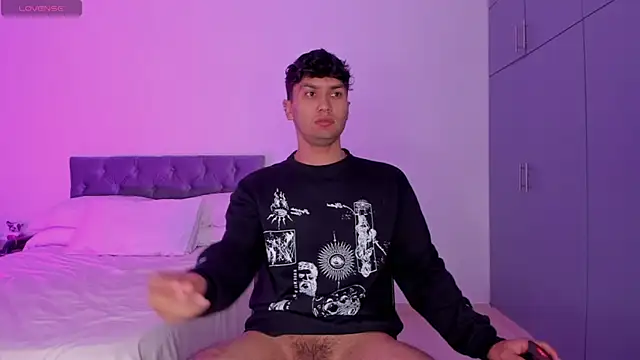 Snapshot of Valerio_James7 chatting on February 10, 2025, 10:19 pm Valerio James7 online show from February 10, 2025, 10:19 pm