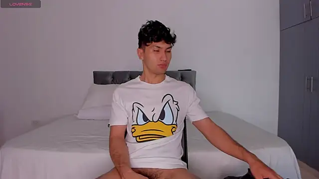 Snapshot of Valerio_James7 chatting on March 5, 2025, 4:13 pm Valerio James7 online show from March 5, 2025, 4:13 pm