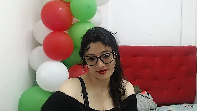 lunazulsj online show from January 8, 2025, 2:35 pm