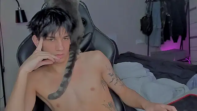 Snapshot of MarkBrowniii chatting on January 24, 2025, 11:04 am MarkBrowniii online show from January 24, 2025, 11:04 am