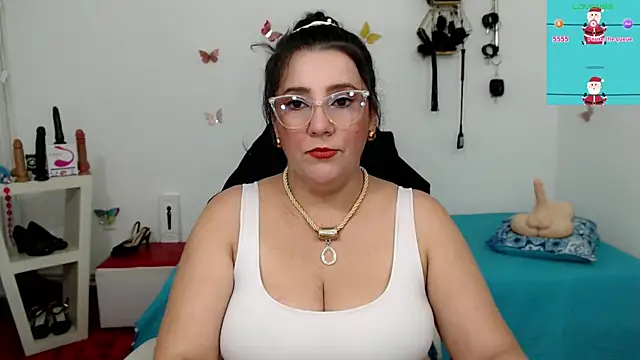 mom hot   online show from December 19, 2025, 8:16 pm