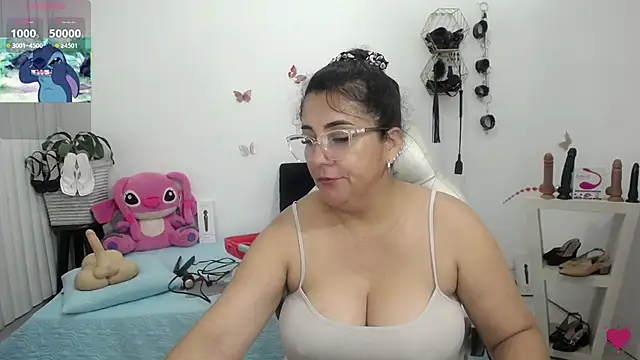 mom hot   online show from June 15, 2026, 5:59 pm