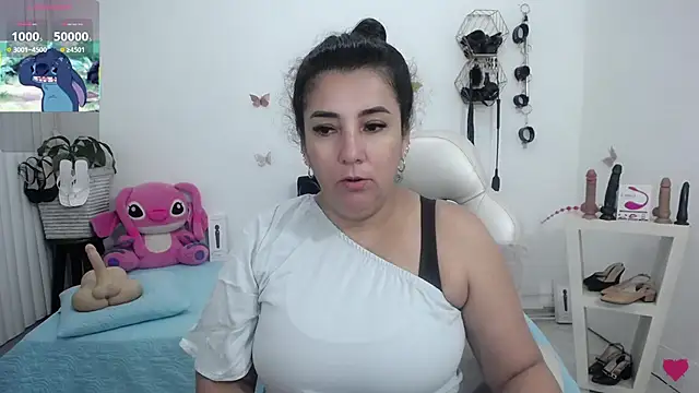 mom hot   online show from June 19, 2026, 12:53 pm