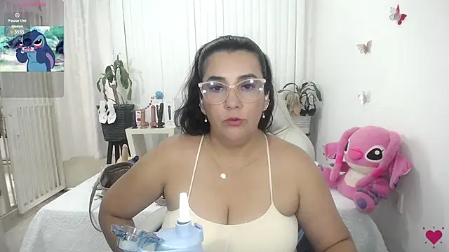 Snapshot of mom_hot__ chatting on July 6, 2026, 10:34 pm mom hot online show from July 6, 2026, 10:34 pm
