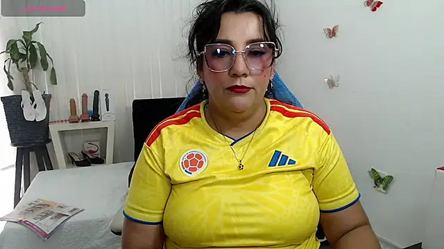 Snapshot of mom_hot__ chatting on July 30, 2026, 8:41 pm mom hot online show from July 30, 2026, 8:41 pm