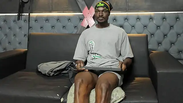 Snapshot of Terrance_z chatting on November 14, 2025, 11:46 pm Terrance z online show from November 14, 2025, 11:46 pm