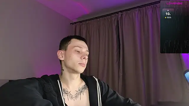 Snapshot of R1mmo__ chatting on October 12, 2025, 7:46 pm R1mmo online show from October 12, 2025, 7:46 pm