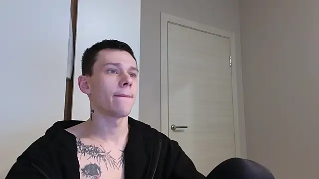 Snapshot of R1mmo__ chatting on October 24, 2025, 7:21 pm R1mmo online show from October 24, 2025, 7:21 pm